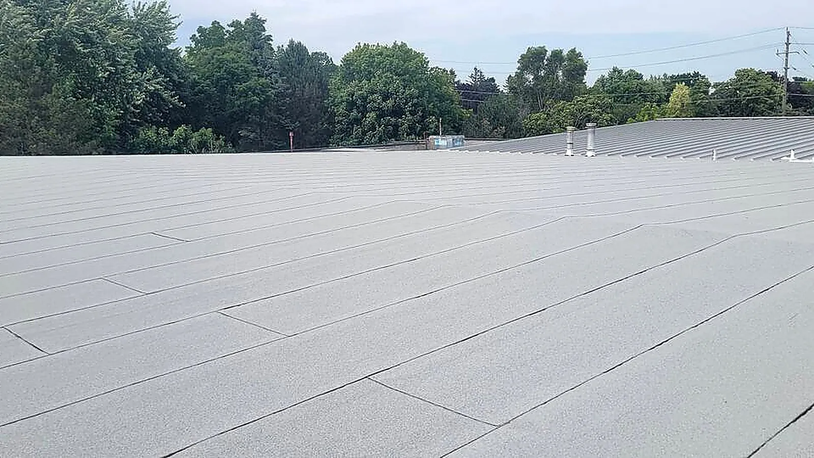 Granulated modified bitumen roof system newly installed